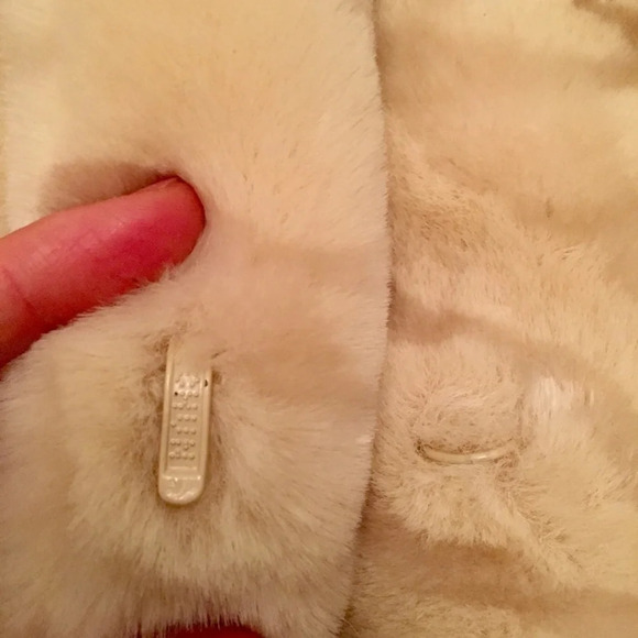 Gorgeous Cream Faux Fur Coat (Vintage) - Picture 3 of 8
